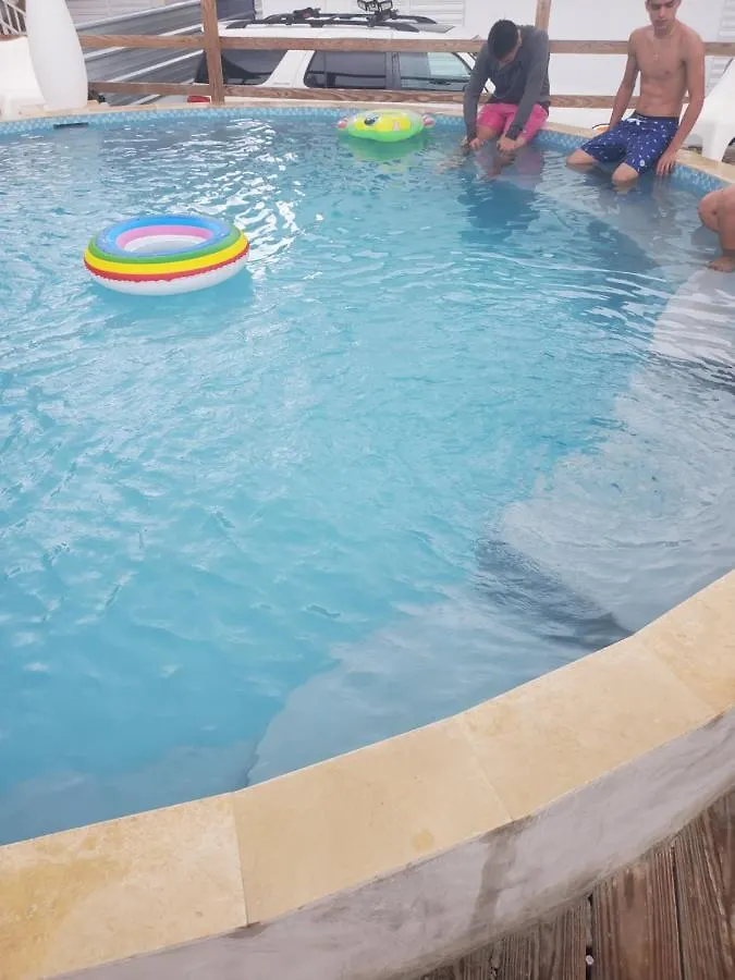 Luichy'S Seaside Hotel At Playa El Combate