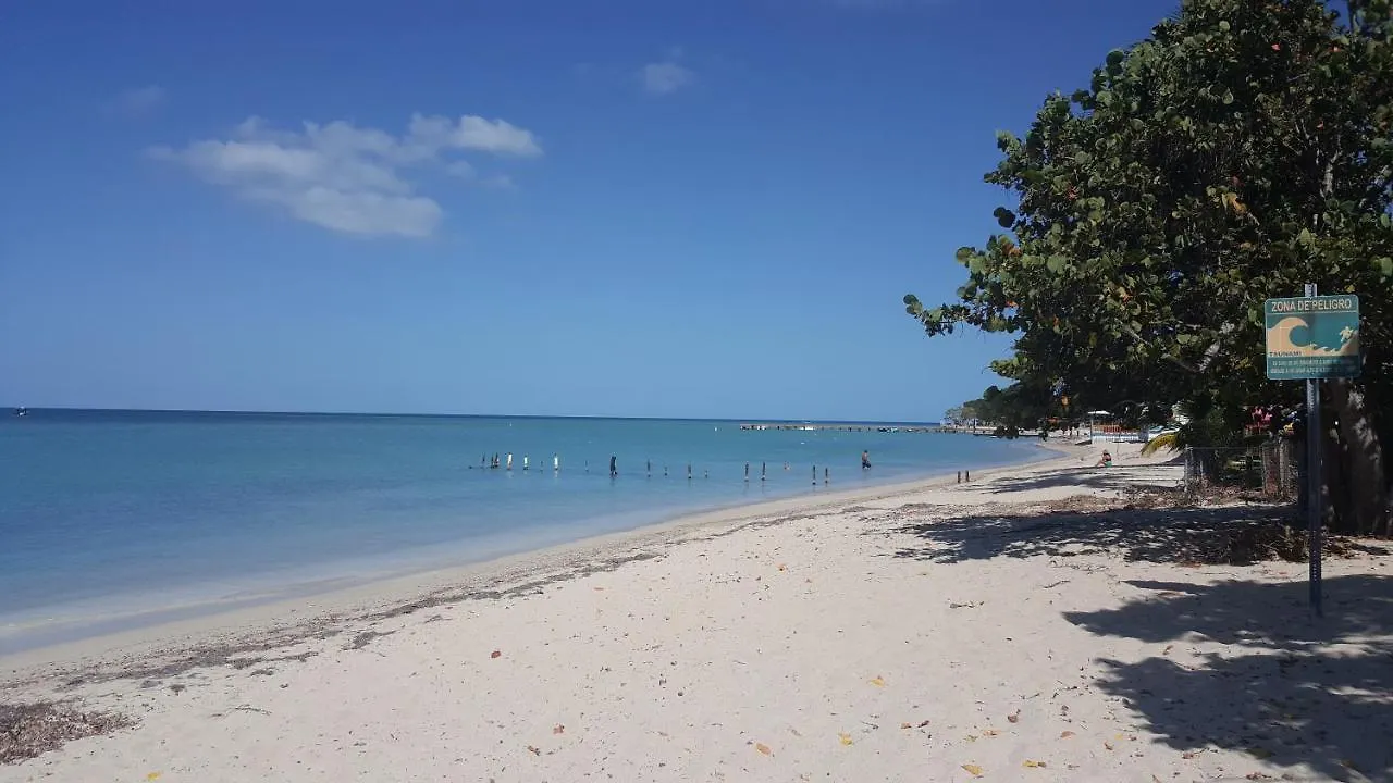 Luichy'S Seaside Hotel At Playa El Combate
